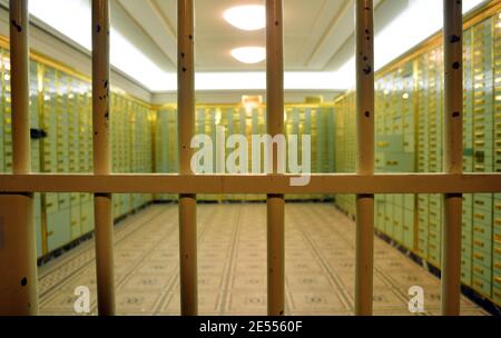 Bank tresor Lagerraum hinter Gittern Stockfoto