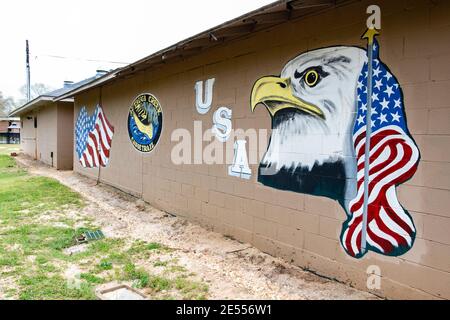 Prattville, Alabama/USA-27. März 2018: Wandmalereien im Pratt Park in der Nähe des Wanderweges neben dem Autuaga Creek gefunden. Stockfoto