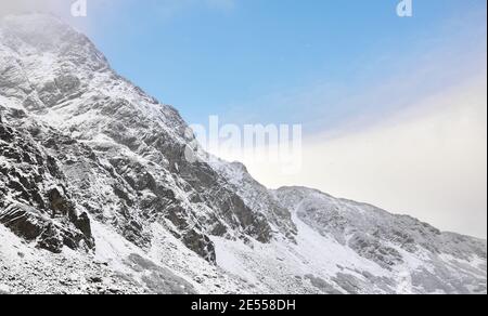 Tatra Berge an einem verschneiten Tag, Tatra Nationalpark, Polen. Stockfoto