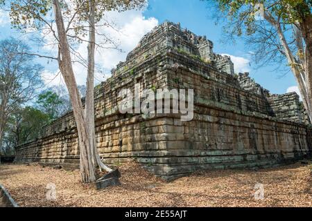 Blick auf die siebenstufige Pyramide am Prasat Thom der Koh Ker Tempelanlage, Preah Vihear Region, Kambodscha, Asien Stockfoto