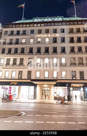 Streits Haus in Hamburg bei Nacht - HAMBURG, DEUTSCHLAND - 25. DEZEMBER 2020 Stockfoto