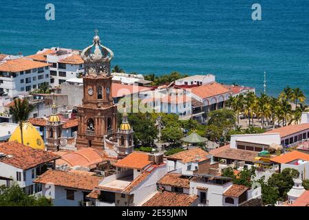 Kathedrale von Guadalupe und der platz in der Innenstadt von Puerto Vallarta, Jalisco, Mexiko. Stockfoto