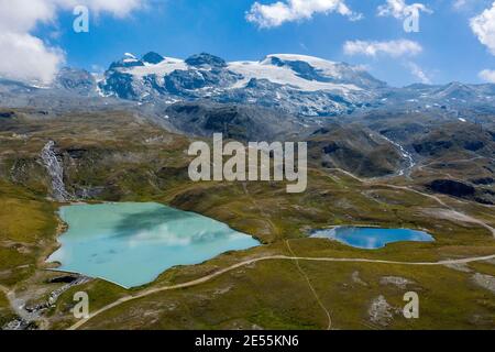 Luftaufnahme von Mont Breithorn, Monte Rosa Massiv und Goillet See von Plan Maison, Cervinia, Italien. Stockfoto