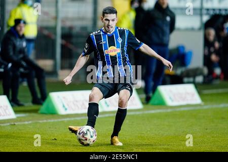 Mannheim, Deutschland. Januar 2021. Fußball: 3. Spielklasse, SV Waldhof Mannheim - Dynamo Dresden, Matchday 21, Carl-Benz-Stadion. Mannheims Marcel Gottschling spielt den Ball. Quelle: Uwe Anspach/dpa - WICHTIGER HINWEIS: Gemäß den Bestimmungen der DFL Deutsche Fußball Liga und/oder des DFB Deutscher Fußball-Bund ist es untersagt, im Stadion und/oder des Spiels aufgenommene Fotos in Form von Sequenzbildern und/oder videoähnlichen Fotoserien zu verwenden oder zu verwenden./dpa/Alamy Live News Stockfoto