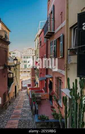Gassen von Boccadasse in Ligurien, ein kleines Fischerdorf Stockfoto