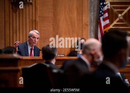 Der Senator der Vereinigten Staaten, Rob Portman (Republikaner von Ohio), hält während der Sitzung des Senatsausschusses für innere Sicherheit und Regierungsangelegenheiten eine Stellungnahme ab, um die Ernennung von Alejandro Nicholas Mayorkas zum Minister für innere Sicherheit im Dirksen Senate Office Building in Washington, DC, Dienstag, 26. Januar 2021 zu prüfen. Kredit: Rod Lampey/CNP /MediaPunch Stockfoto