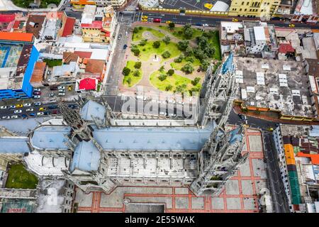 Luftaufnahme der Basilika del Voto in Quito. Stockfoto