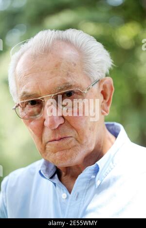 Oswiecim, Polen - 2. August 2015: Feier des 71. Jahrestages der Liquidierung des Zigeunerlagers im Staatlichen Museum Auschwitz-Birekenau. Stockfoto