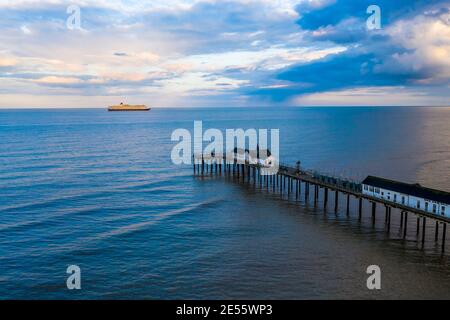 Southwold Pier mit einer Fähre im Osten Englands. Stockfoto