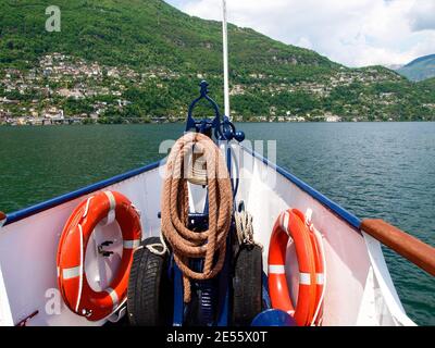 Brissago, Schweiz - 10. Mai 2018: Bug des Passagierbootes Stockfoto