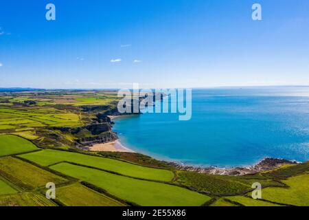 Luftaufnahme der malerischen Halbinsel Rhossili Bucht in Gower in Wales. Stockfoto