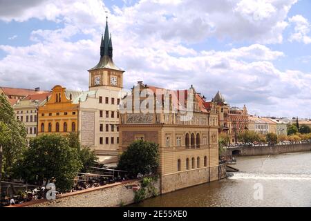 Museum Bedrich Smetana am Ufer der Moldau. Praha, Tschechische Republik. August 2018. Stockfoto