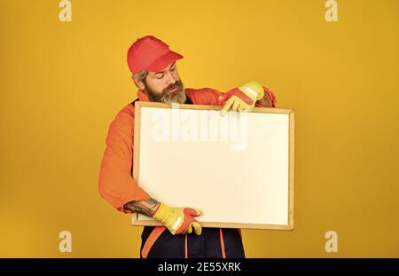 Professionelle Fähigkeiten. Architekt und Engineering Zeichnung. Auftragnehmer, die Präsentation. Präsentation auf Flipchart Plan für die Konstruktion. Builder Men Punkte auf Flipchart. Projekt Ingenieur, Platz kopieren. Stockfoto