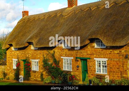 Rockingham Cottages and Village in der Nähe von Rockingham Castle Corby in Northamptonshire England GB Stockfoto