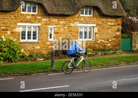 Rockingham Cottages and Village in der Nähe von Rockingham Castle Corby in Northamptonshire England GB Stockfoto