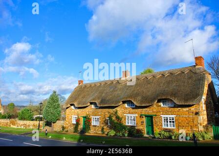 Rockingham Cottages and Village in der Nähe von Rockingham Castle Corby in Northamptonshire England GB Stockfoto