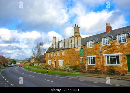 Rockingham Cottages and Village in der Nähe von Rockingham Castle Corby in Northamptonshire England GB Stockfoto