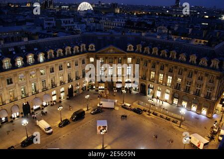 'Place Vendome' gesehen durch die Höhe der Säule Vendome in Paris, Frankreich, am 4. Juli 2008. Foto von Marco Vitchi/ABACAPRESS.COM Stockfoto