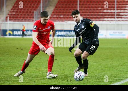 Zwickau, Deutschland. 26. Jan, 2021. firo: 01/26/2021 Fußball: Fußball: Archivfotos 3. Bundesliga-Saison 2020/21 MSV Duisburg - FSV Zwickau im Bild: Jozo Stanic (6, Zwickau) und Moritz Stoppelkamp (10, Duisburg), Gabor Krieg/PICTURE POINT/firoportsphoto Quelle: dpa/Alamy Live News Stockfoto