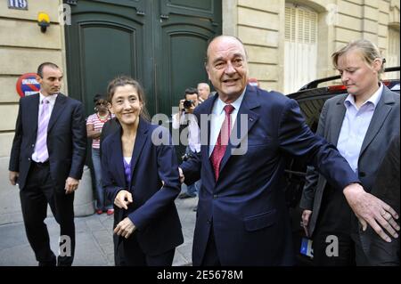 Die ehemalige Geisel, die französisch-kolumbianische Ingrid Betancourt, wurde am 9. Juli 2008 vom ehemaligen französischen Präsidenten Jacques Chirac in Paris empfangen. Foto von Mousse/ABACAPRESS.COM Stockfoto