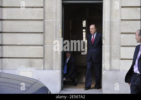 Der ehemalige französische Präsident Jacques Chirac wartet am 9. Juli 2008 auf die ehemalige Geisel, die französisch-kolumbianische Ingrid Betancourt mit ihrer Familie in Paris, Frankreich. Foto von Mousse/ABACAPRESS.COM Stockfoto