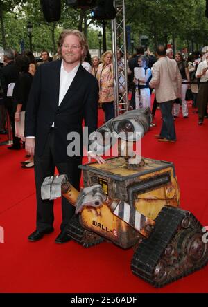 US-Regisseur Andrew Stanton nimmt an der französischen Premiere des neuen Animationsfilms von Pixar Studios 'WALL E' Teil, der am 17. Juli 2008 im Marignan Theater in Paris, Frankreich, stattfand. Foto von Denis Guignebourg/ABACAPRESS.COM Stockfoto