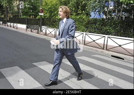 Exklusiv. Der Sohn des französischen Präsidenten und Chef der regierenden UMP-Partei im gemeinderat des Departements Hauts-de-seine, Jean Sarkozy, trifft am 18. Juli 2008 in der Schule "Les Castors" in Levallois-Perret, Frankreich, ein. Foto von Elodie Gregoire/ABACAPRESS.COM Stockfoto