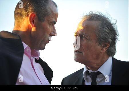 Trainer der PSG Paul Leguen und Präsident der PSG Charles Villeneuve besuchen Freundlichen Fußball Spiel Paris Saint Germains gegen Roulers in Evry Bondoufle, Frankreich, am 23. Juli. PSG gewann 4:0. Foto von Nicolas Gouhier/Cameleon/ABACAPRESS.COM Stockfoto