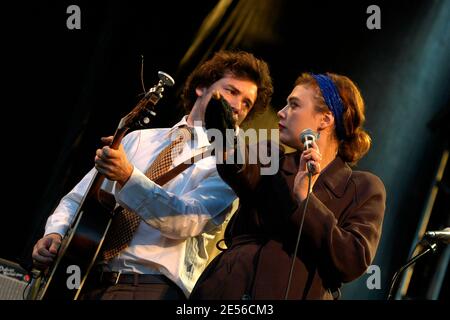 Moriarty-Band spielt live auf der Bühne während der 'Fete de la musique' in Paris, Frankreich, am 21. Juni 2008. Foto von DS/ABACAPRESS.COM Stockfoto