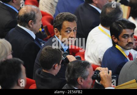 Der französische Präsident Nicolas Sarkozy und sein Sohn Louis nehmen am 8. August 2008 an der Eröffnungszeremonie der XXIX. Olympischen Spiele im Nationalstadion in Peking, China, Teil.Foto: Jing Min/Cameleon/ABACAPRESS.COM Stockfoto