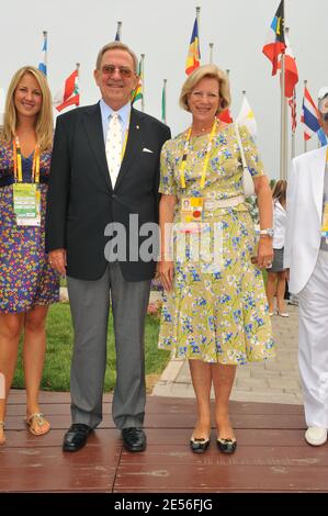 Prinzessin Theodora von Griechenland und Dänemark (L), ihr Bruder Prinz Nikolaos von Griechenland und Königin Anne Marie von Griechenland mit ihrem Ehemann Ex-König Konstantin von Griechenland kommen vor dem Start der XXIX Olympischen Spiele am 8. August in Peking, China, am 7. August 2008 im Olympischen Dorf an. Foto von Gouhier-Hahn-Nebinger/Cameleon/ABACAPRESS.COM Stockfoto