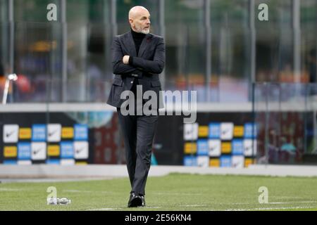 Mailand, Italien. Januar 2021. Mailand, Italien, Giuseppe Meazza San Siro Stadion, 26. Januar 2021, Stefano Pioli (AC Mailand) während des FC Internazionale gegen AC Mailand - Italienischer Fußball Coppa Italia Spiel Credit: Francesco Scaccianoce/LPS/ZUMA Wire/Alamy Live News Stockfoto