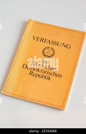 Eine Kopie der Verfassung der ehemaligen DDR - Verfassung der ehemaligen Deutschen Demokratischen Republik (DDR), 1975 Stockfoto