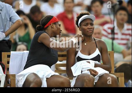 Die USA Serena Williams und Venus Williams gegen Alona Bondarenko und Kateryna Bondarenko aus der Ukraine während des Halbfinales der Frauen im Olympic Green Tennis Center am 8. Tag der Olympischen Spiele 2008 in Peking am 16. August 2008. Foto von Gouhier/Hahn/Nebinger/ABACAPRESS.COM Stockfoto