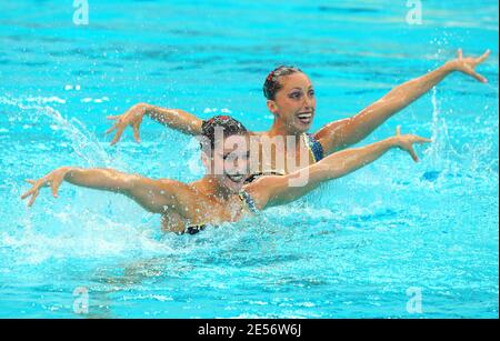 Andrea Fuentes und Gemma Mengual aus Spanien treten am 10. August 2008 im National Aquatics Centre in Peking, China, am 2008. August im Synchronized Swimming Duet Technical Routine Event der Olympischen Spiele 18 in Peking an. Foto von Gouhier-Hahn-Nebinger/Cameeon/ABACAPRESS.COM Stockfoto