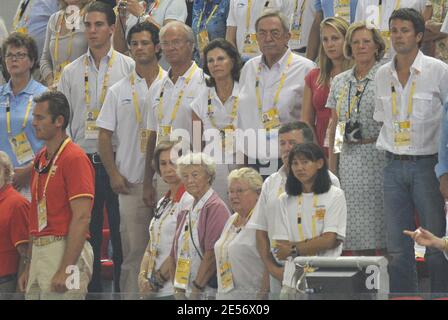 (L-R) Prinz Philippos von Griechenland, Schwedens Prinz Carl Philip, König Carl XVI Gustaf und Frau Königin Silvia, ehemalige Königin Anne-Marie von Griechenland mit ihrem Mann Ex-König Konstantin von Griechenland, Dänische Kronprinz Frederik, Spaniens Königin Sofia, Spaniens Inaki Urdangarin, Prinzessin Cristina von Spanien und Königin Sofia besuchen am 2008 19. August 2008 den Tag der Olympischen Spiele in Peking 11 im Nationalstadion "Vogelnest" in Beinjing, China. Foto von Gouhier-Hahn-Nebinger/Cameleon/ABACAPRESS.COM Stockfoto