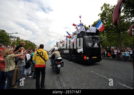 Französische J.O.-Athleten auf der Champs Elysee in Paris, Frankreich am 26. August 2008. Foto von Gorassini-Taamallah/ABACAPRESS.COM Stockfoto