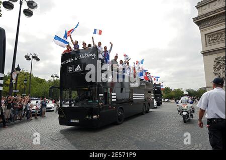 Französische J.O.-Athleten auf der Champs Elysee in Paris, Frankreich am 26. August 2008. Foto von Gorassini-Taamallah/ABACAPRESS.COM Stockfoto