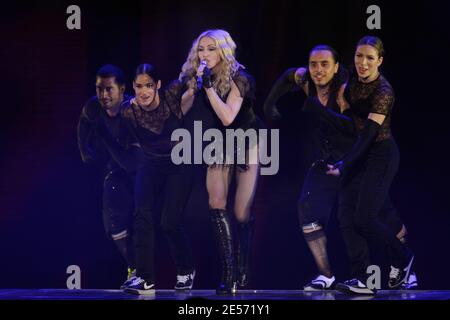 Madonna tritt am 26. August 2008 im Charles-Ehrmann-Stadion in Nizza, Frankreich, während ihrer Sticky & Sweet Welttournee auf. Foto von Stuart Morton/ABACAPRESS.COM Stockfoto