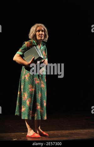 Lola Semonin tritt während des Vorhangs von ' La Madeleine De Proust ' im Theater Rive-Gauche in Paris, Frankreich am 27. August 2008 auf. Foto von Giancarlo Gorassini/ABACAPRESS.COM Stockfoto