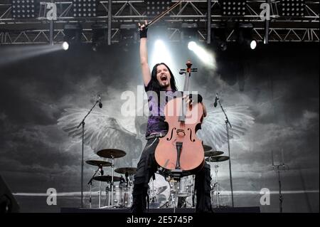 Die Band Apocalyptica spielt live auf der Bühne während der 6. Ausgabe des Musikfestivals "Rock en seine", in Saint-Cloud bei Paris, Frankreich, am 28. August 2008. Foto von Mehdi Taamallah/ABACAPRESS.COM Stockfoto