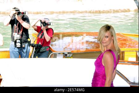 Schauspielerin Charlize Theron posiert bei einer Fotoaufnahme für den Film "The Burning Plain", im Palazzo del Casino am Lido von Venedig, Italien, am 29. August 2008, während des 65. Mostra Venice Film Festival. Foto von ABACAPRESS.COM Stockfoto