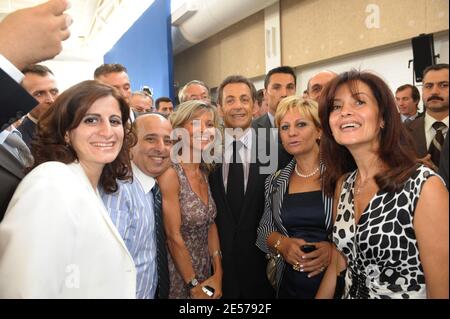 Der französische Präsident Nicolas Sarkozy eröffnet am 4. September 2008, am zweiten Tag seines Besuchs in Syrien, das Gymnasium "Charles De Gaulle" und spricht an Mitglieder der französischen Gemeinschaft in Damaskus, Syrien. Foto von Ammar Abd Rabbo/ABACAPRESS.COM Stockfoto