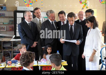 Der französische Präsident Nicolas Sarkozy eröffnet am 4. September 2008, am zweiten Tag seines Besuchs in Syrien, das Gymnasium "Charles De Gaulle" und spricht an Mitglieder der französischen Gemeinschaft in Damaskus, Syrien. Foto von Ammar Abd Rabbo/ABACAPRESS.COM Stockfoto