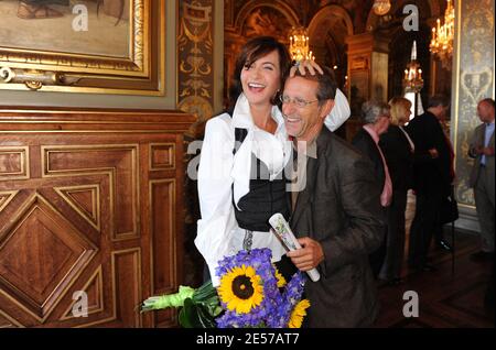 Die französische Modedesignerin Nathalie Garcon und ihr Bruder Francois, nachdem sie am 8. September 2008 im Pariser Rathaus von der Regisseurin Yamina Benguigui mit der Legion d'Honneur ausgezeichnet wurde. Foto von Ammar Abd Rabbo/ABACAPRESS.COM Stockfoto