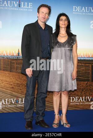 Regisseur Tom McCarthy und Schauspielerin Hiam Abbass posieren während der Fotoschau für "The Visitor" im Rahmen des 34. Amerikanischen Filmfestivals am 12. September 2008 in Deauville, Frankreich. Foto von Denis Guignebourg/ABACAPRESS.COM Stockfoto