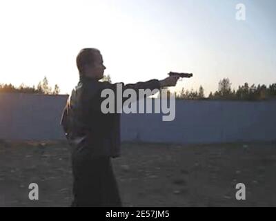 Das Bild aus einem Video mit dem Titel "You will die next" zeigt den Schüler Matti Juhani Saari, der am 23. September 2008 in einer Schule in Kauhajoki, Finnland, 10 Schüler bei Dreharbeiten getötet hat. Foto von Balkis Press/ABACAPRESS.COM Stockfoto
