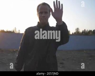 Das Bild aus einem Video mit dem Titel "You will die next" zeigt den Schüler Matti Juhani Saari, der am 23. September 2008 in einer Schule in Kauhajoki, Finnland, 10 Schüler bei Dreharbeiten getötet hat. Foto von Balkis Press/ABACAPRESS.COM Stockfoto