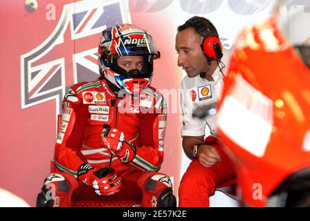 Das australische Team Casey Stoner of Ducati hat am 26. September 2008 bei einem Training des japanischen Motorrad-Grand Prix auf dem Twin Ring Motegi Kurs in Motegi, nördlich von Tokio, Japan, geübt. Foto von Malkon/Cameleon/ABACAPRESS.COM Stockfoto