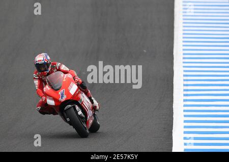 Das australische Team Casey Stoner of Ducati fährt seine Ducati am 26. September 2008 während einer Trainingseinheit des japanischen Motorcycling Grand Prix auf dem Twin Ring Motegi Circuit in Motegi, nördlich von Tokio, Japan. Foto von Malkon/Cameleon/ABACAPRESS.COM Stockfoto